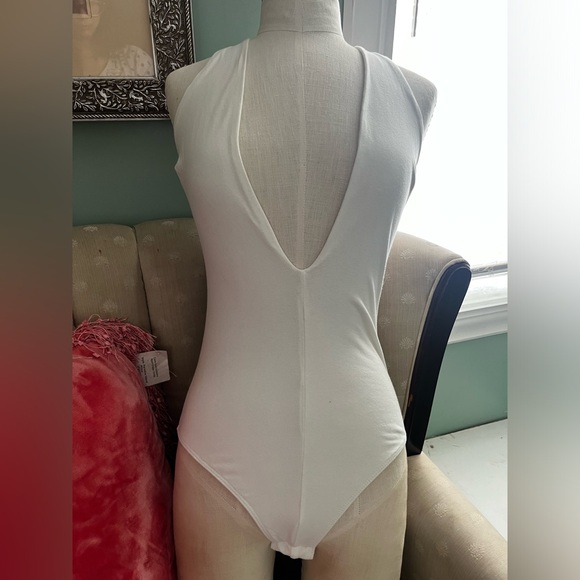 Offwhite lowcut deep V front bodysuit with snap closure - Picture 2 of 4